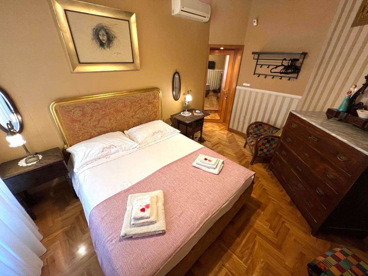 B&B Michelangelo Наполи Екстериор снимка
