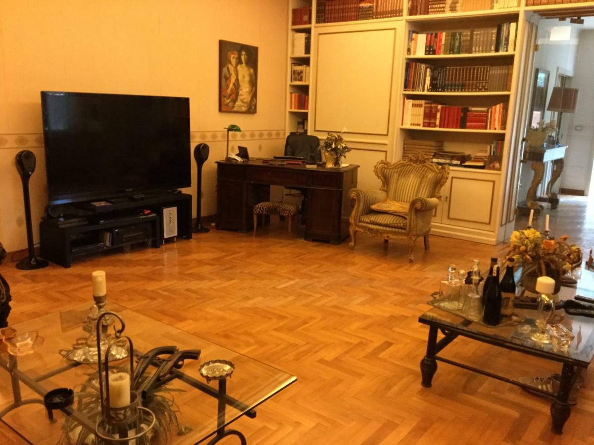 B&B Michelangelo Наполи Екстериор снимка