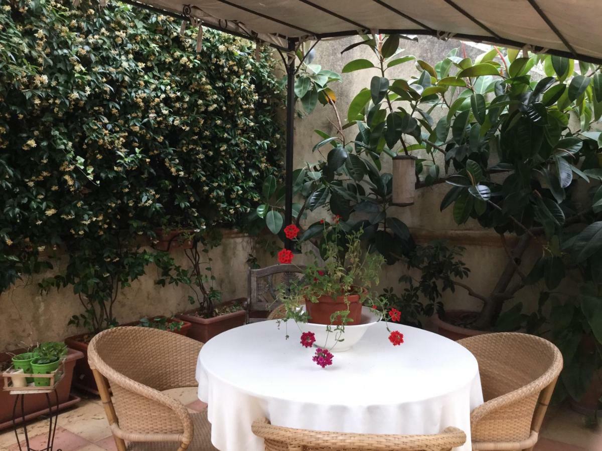 B&B Michelangelo Наполи Екстериор снимка