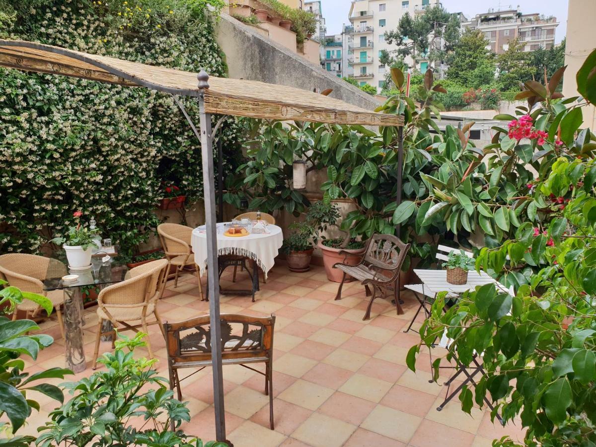 B&B Michelangelo Наполи Екстериор снимка